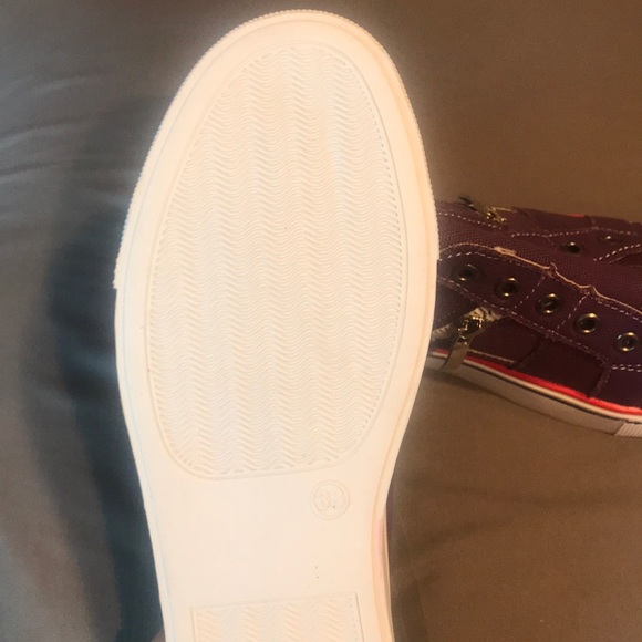 Cute, casual, plum colored canvas shoes - Picture 6 of 6
